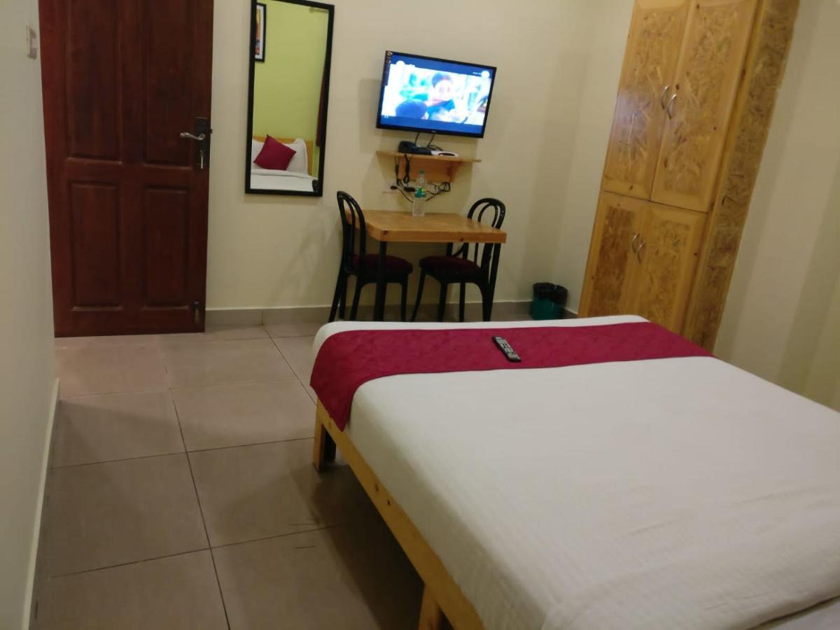 Chaplin Hotel Pondicherry Exterior photo