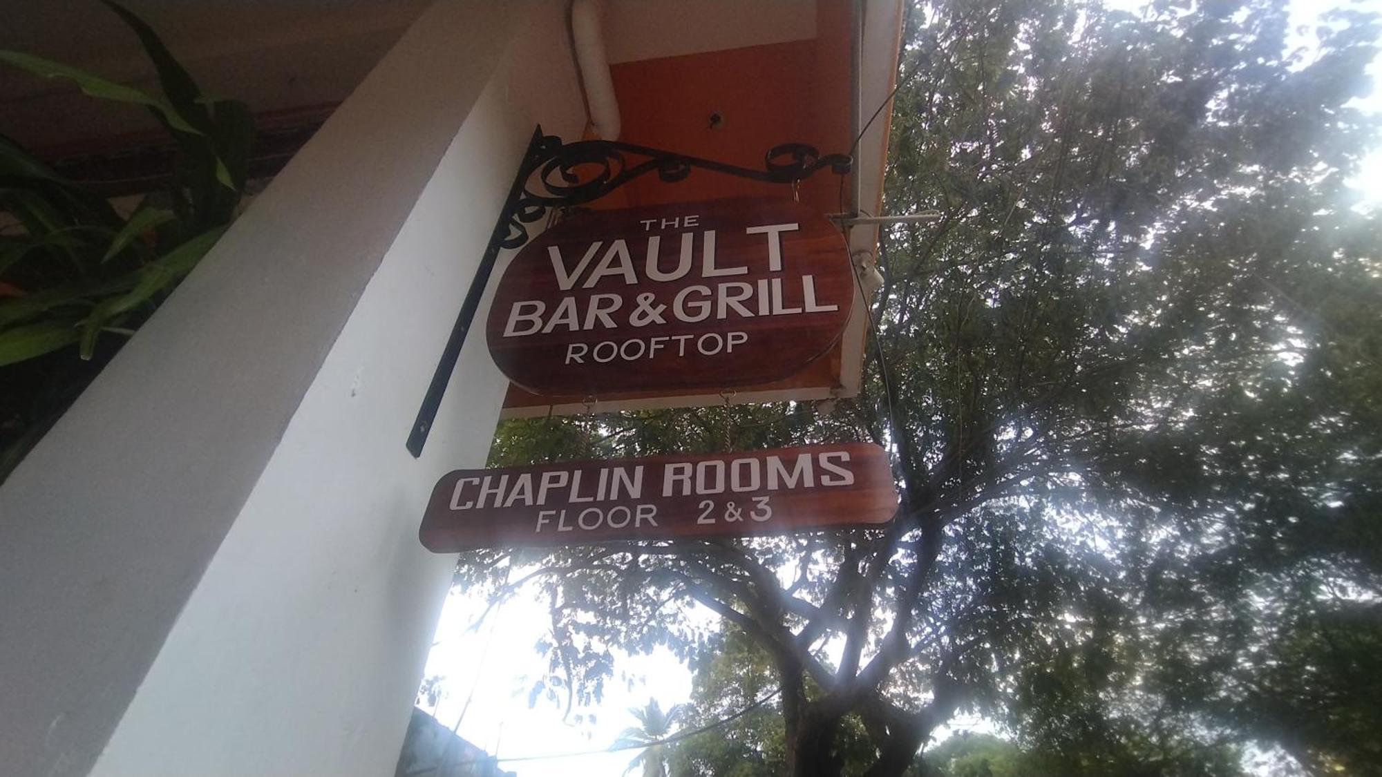 Chaplin Hotel Pondicherry Exterior photo